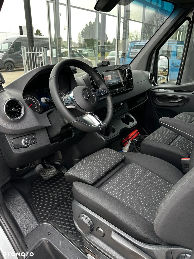 Mercedes-Benz Sprinter - 13