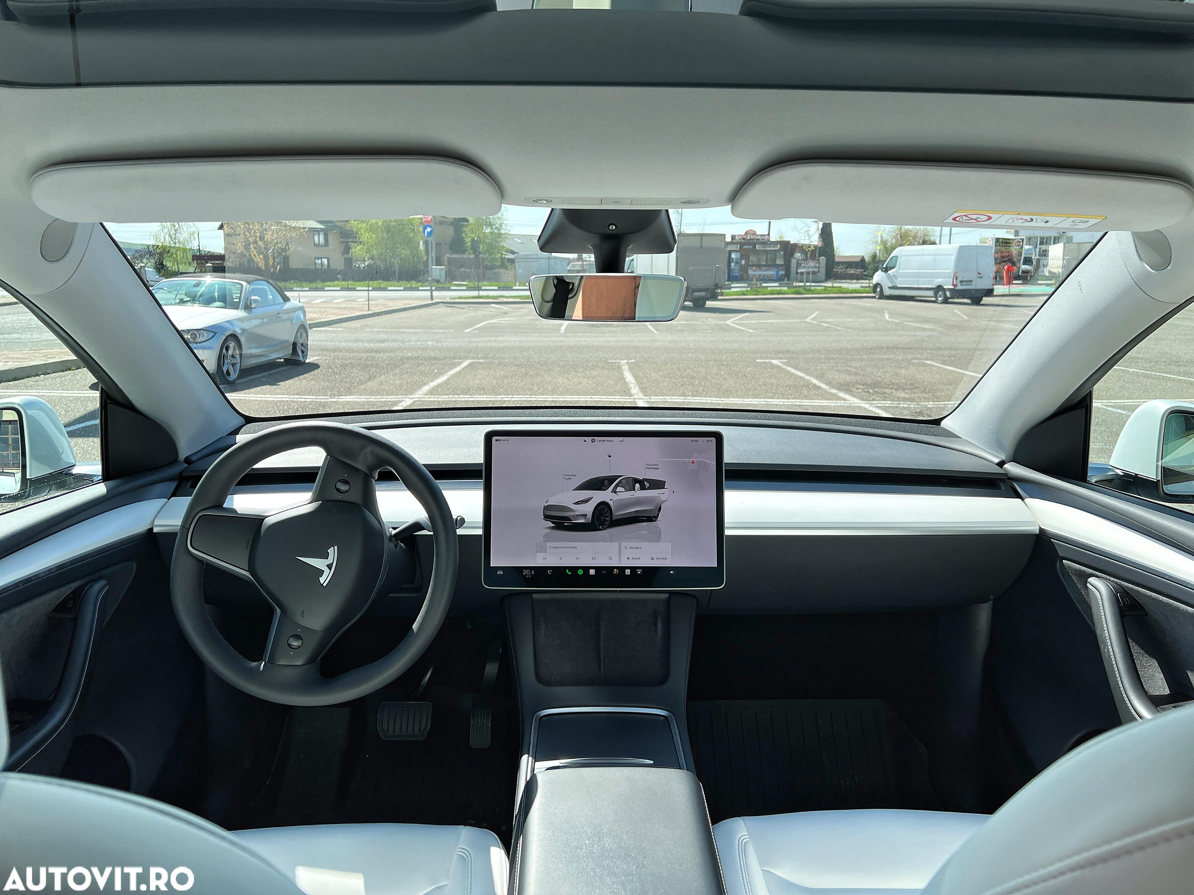 Tesla Model Y - 12
