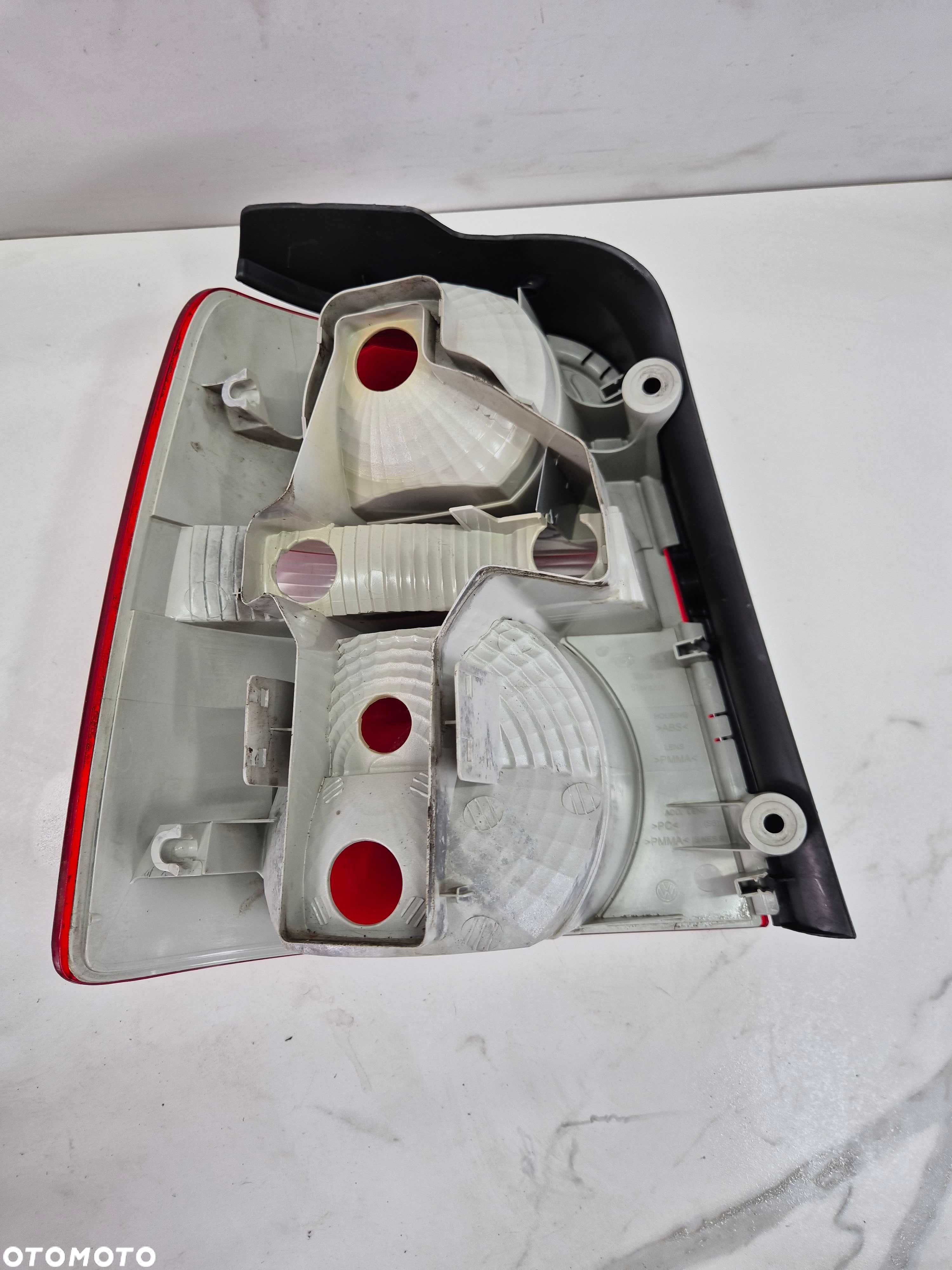 vw touran I   lampa tylna prawa prawy tył oryginał - 6