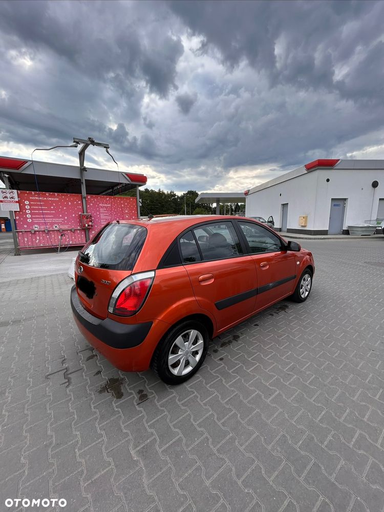 Kia Rio - 4