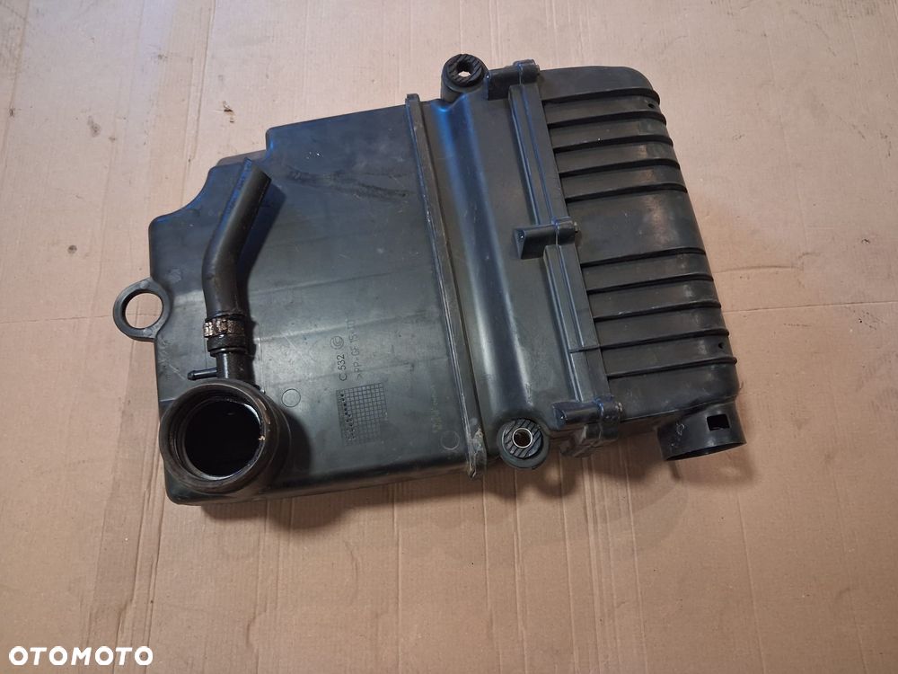 Obudowa filtra powietrza FIAT 500 G. PUNTO  EVO 1.2 B   51773400  OE - 1