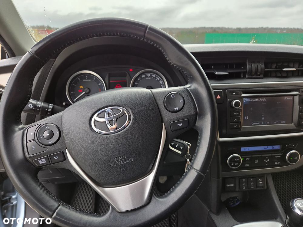 Toyota Auris 1.6 Premium - 14