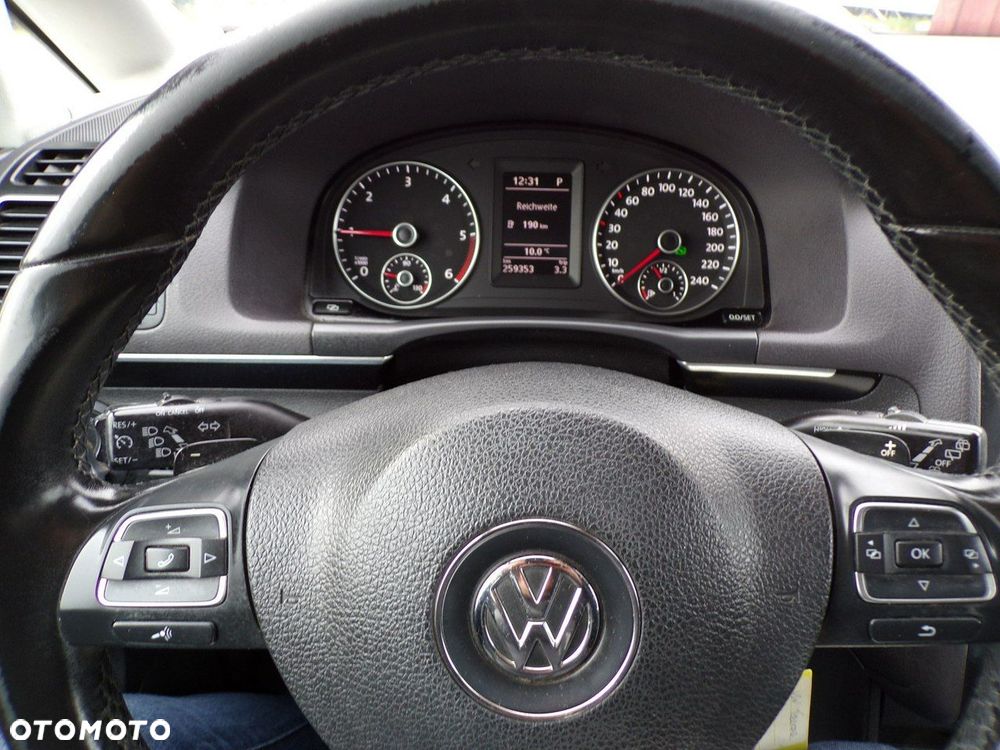 Volkswagen Touran - 19