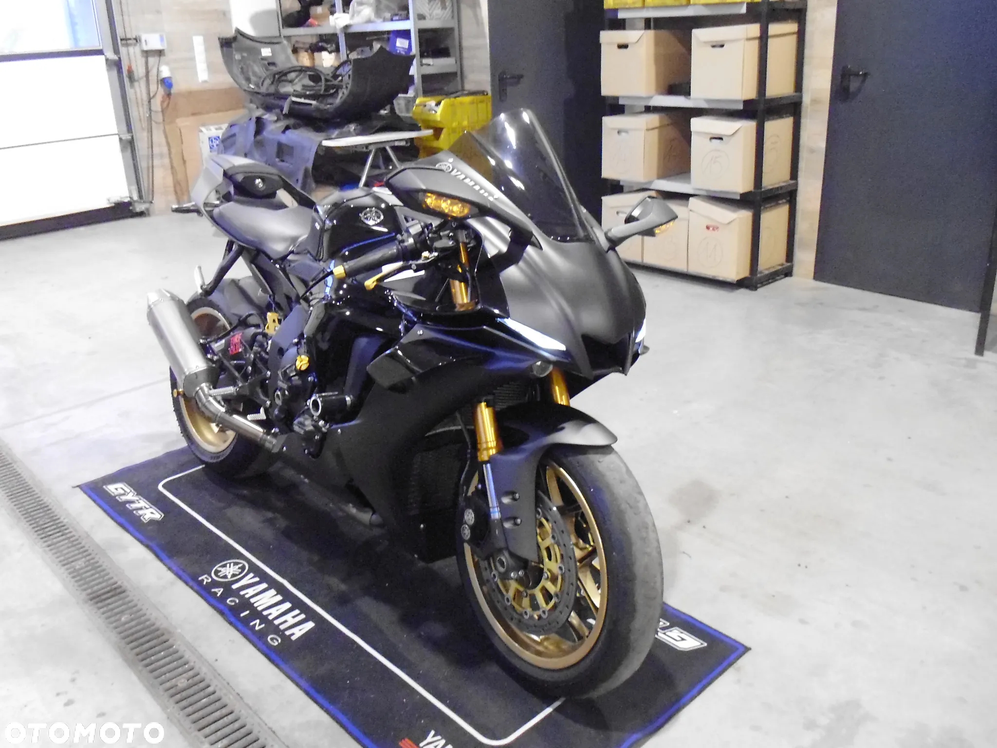 Yamaha R1 - 2