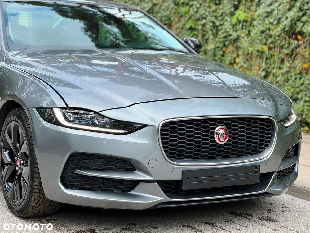 Jaguar XE D180 R-Dynamic S - 8