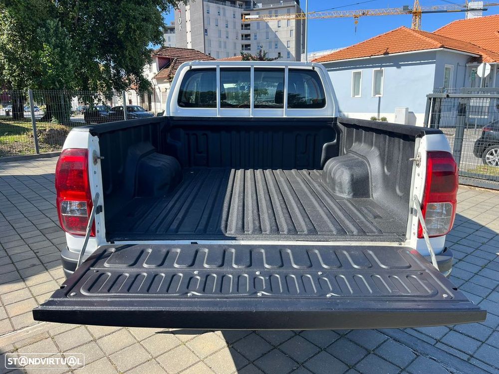 Toyota Hilux 2.4 D-4D 2WD CE - 16