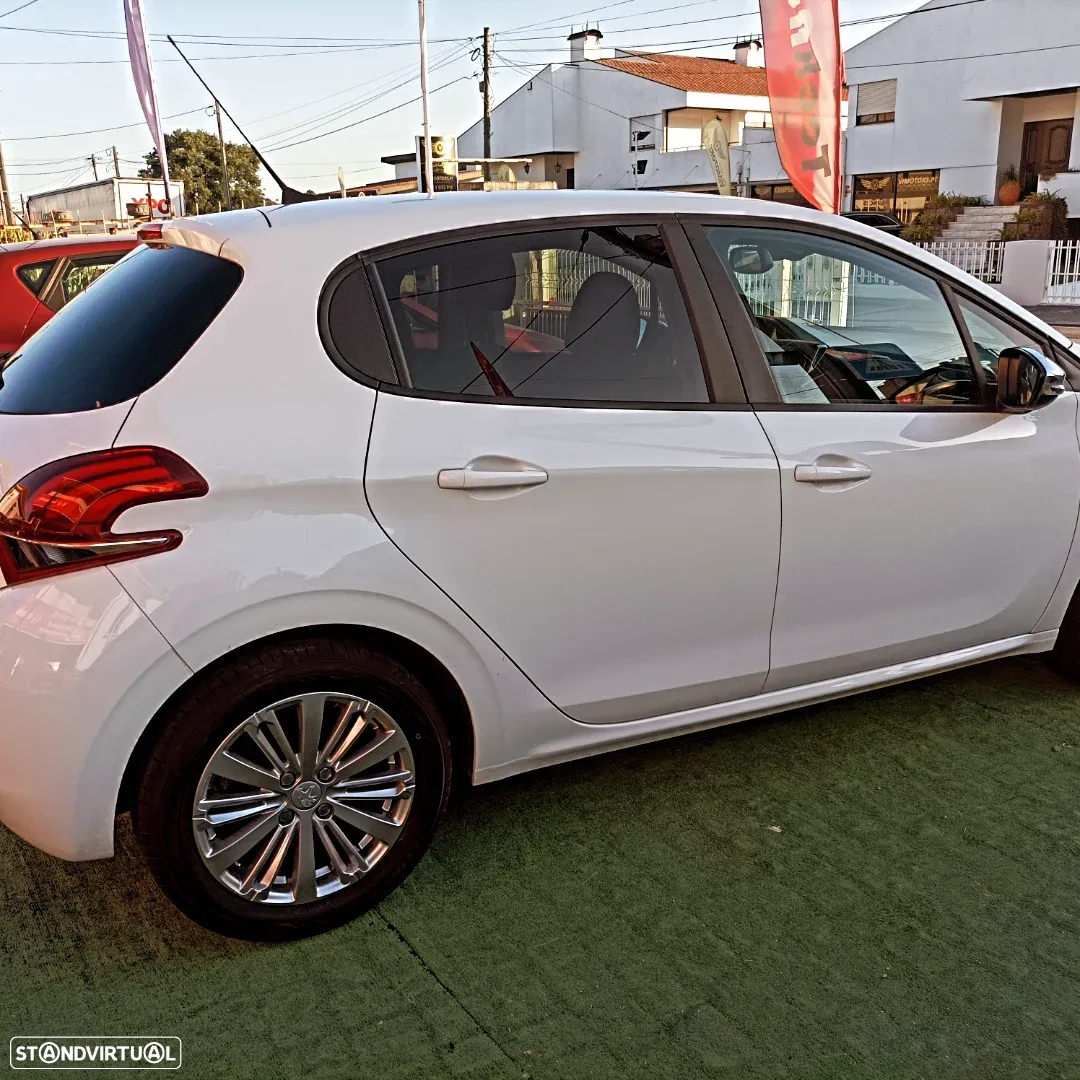 Peugeot 208 1.2 PureTech Style - 10