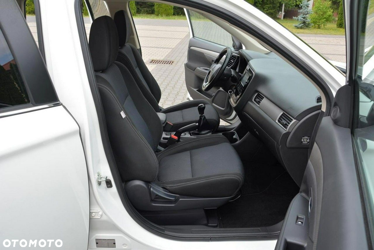 Mitsubishi Outlander 2.0 2WD Edition 100 - 18