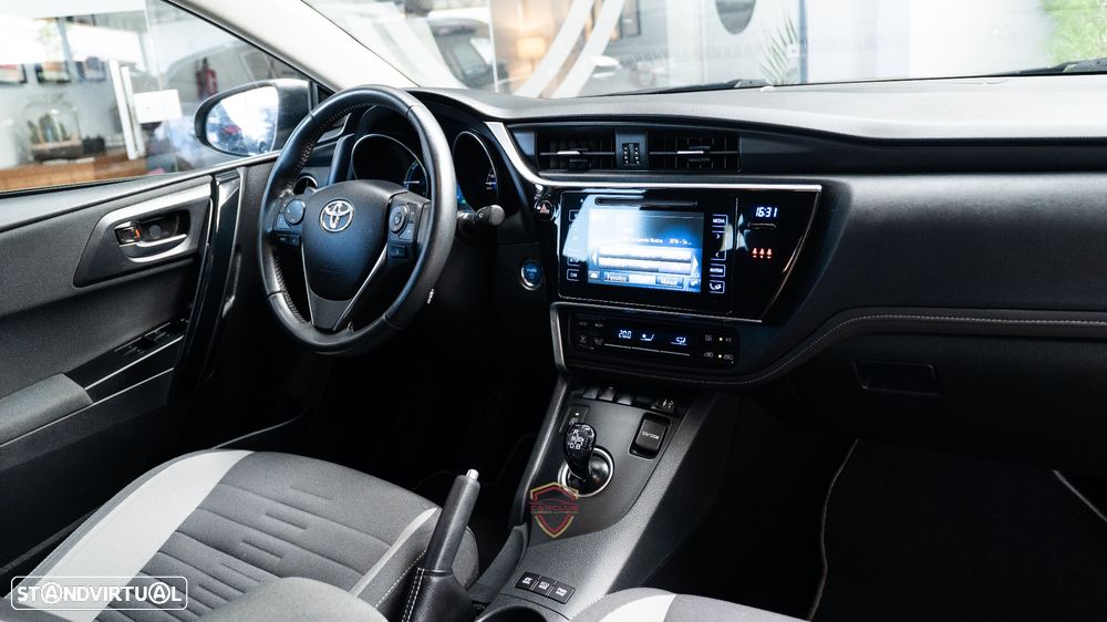 Toyota Auris Touring Sports 1.8 HSD Comfort+Navi - 34