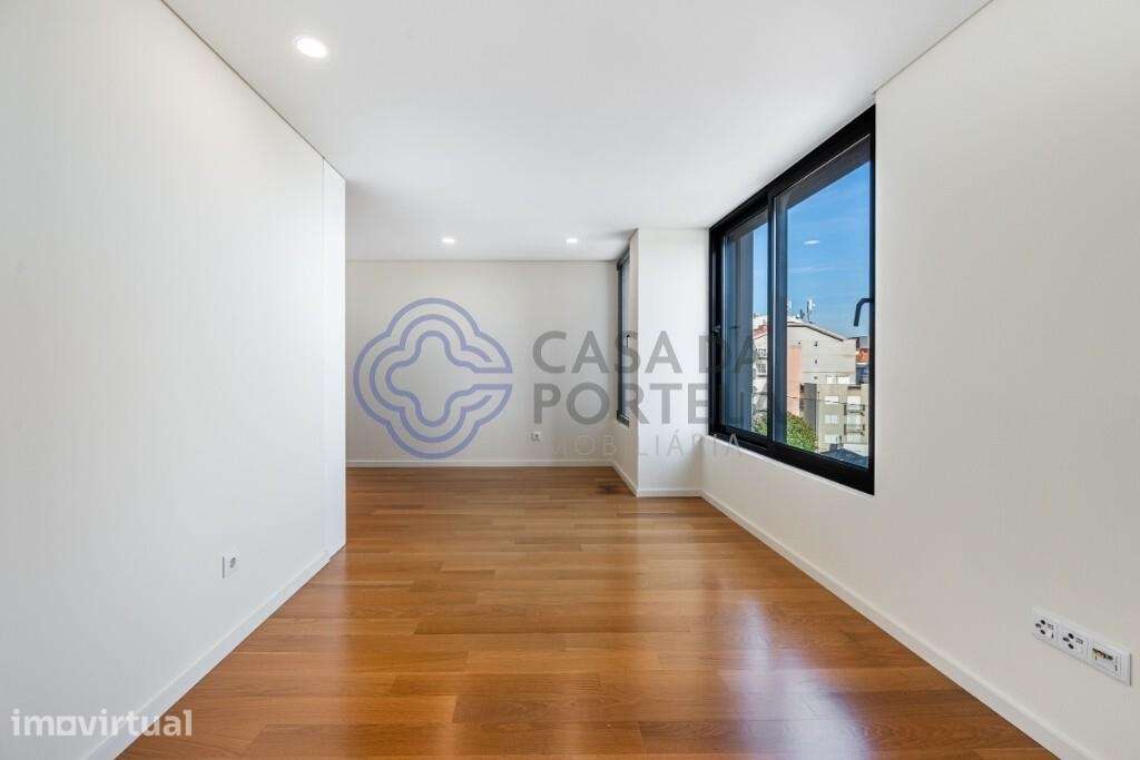 Arrendamento de T2 com garagem e varanda, na Avenida da Boavista - Foz - Grande imagem: 4/18