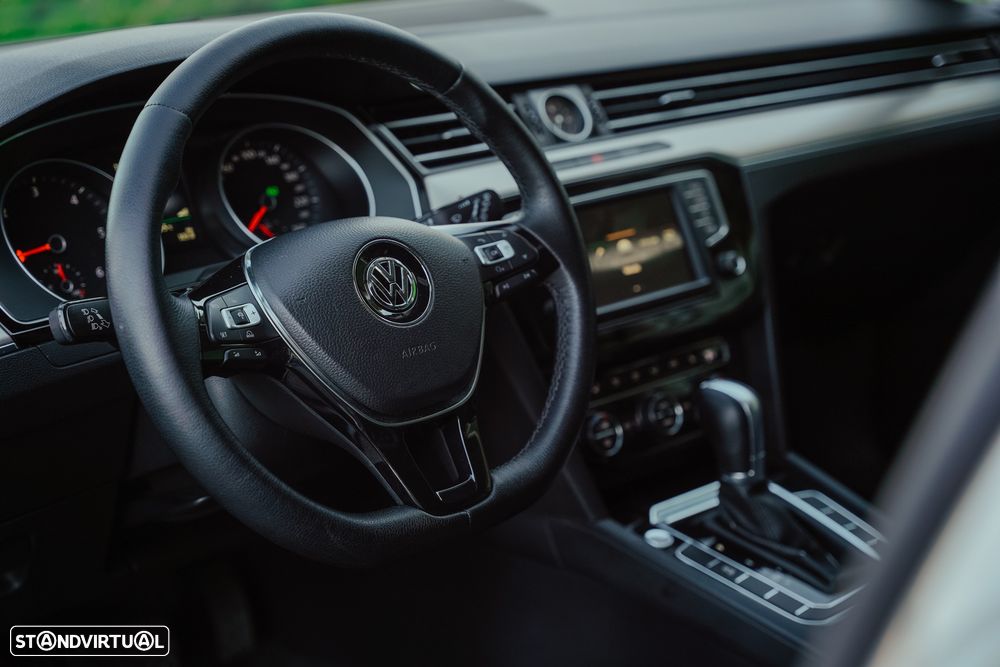 VW Passat Variant 2.0 TDi Highline DSG - 25