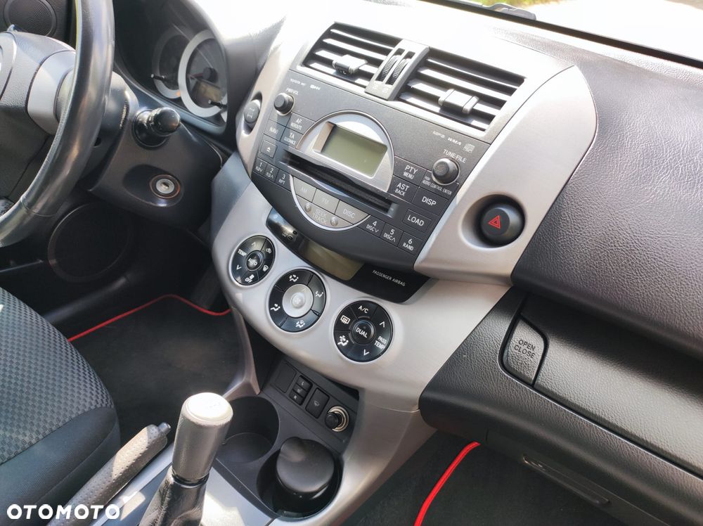 Toyota RAV4 2.0 VVT-i Sol - 17