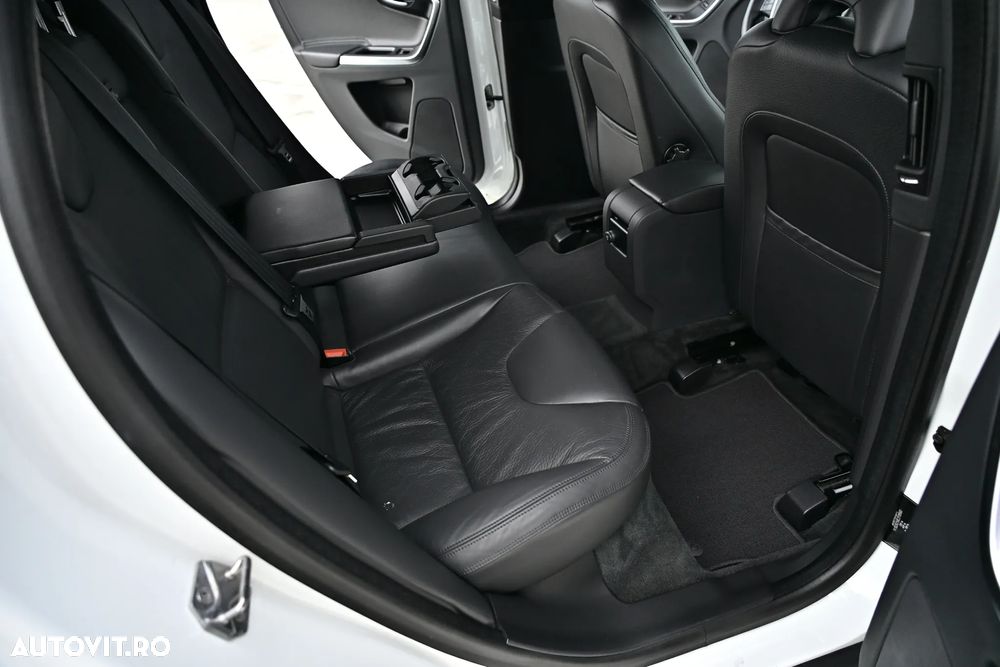Volvo XC 60 D5 AWD Aut. Summum - 20