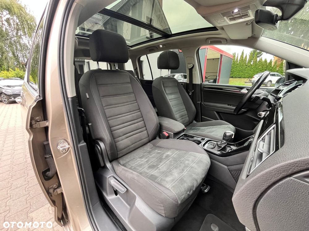 Volkswagen Touran - 25