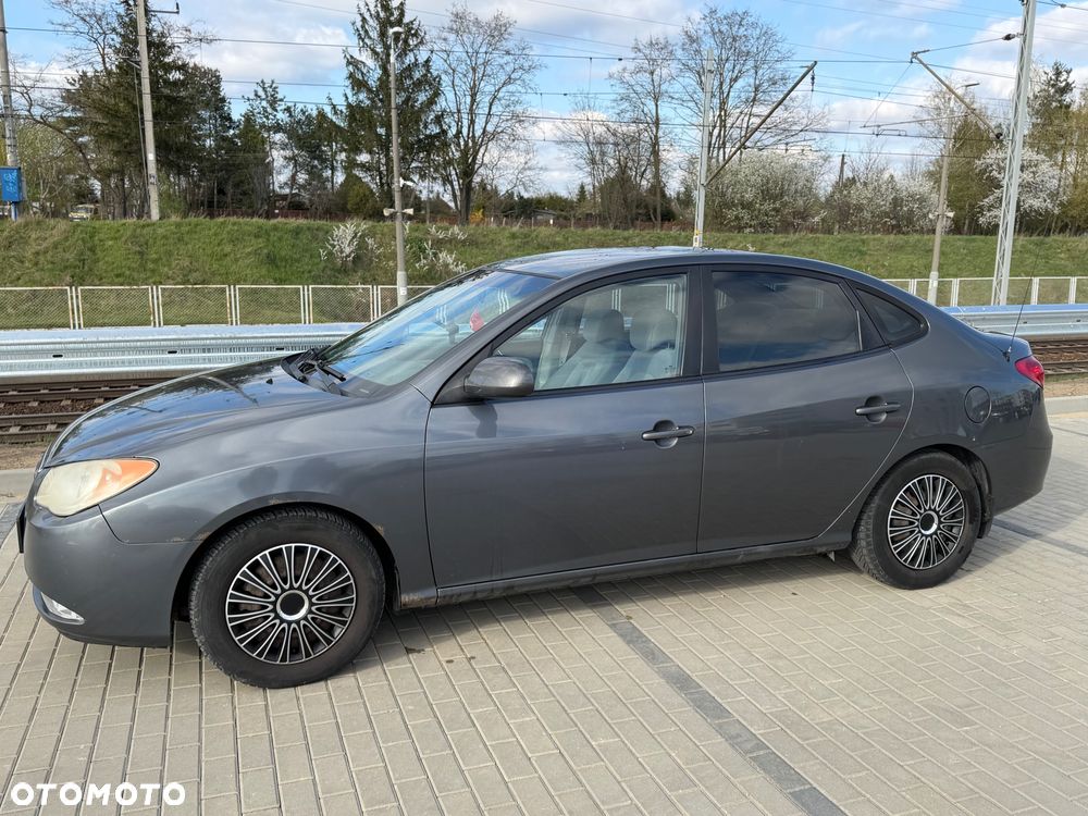 Hyundai Elantra - 3