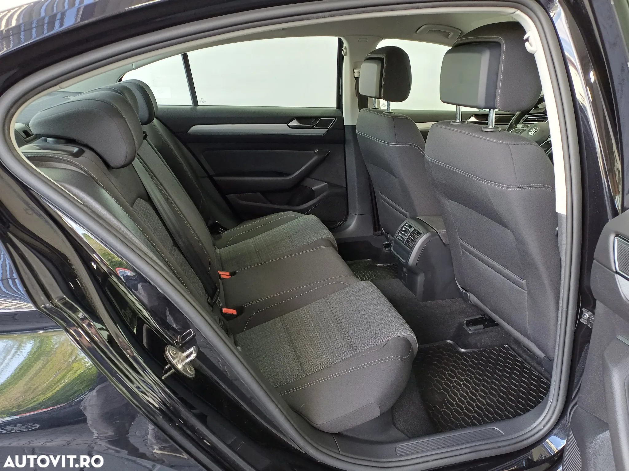Volkswagen Passat 2.0 TDI DSG Comfortline - 30