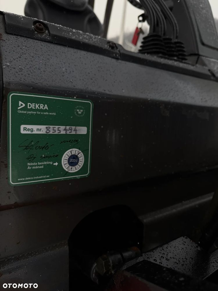 Manitou MI25D Wózek Widłowy 2,5 tony. Posuw Hydrauliczny. Maszt triplex. Wolny skok! Wysokość Podnoszenia 5 metrów. Jak nowy z Salonu. Pochodzi z Norweskiego Gospodarstwa! Aktualne przeglądy DEKRA i serwisy! Opony jak Nowe. Silnik Yanmar. Małe gabarety bardzo zwrotna maszyna! Zero luzów wycieków i zniszczeń. OKAZJA. Pełny ORYGINAŁ! Rok Prod. 2014. Niski przebieg 3300mtg - 19