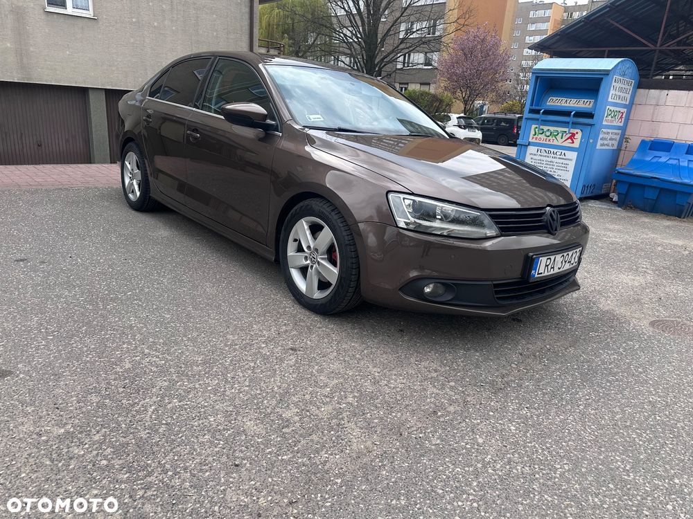 Volkswagen Jetta 2.0 TDI Highline - 9