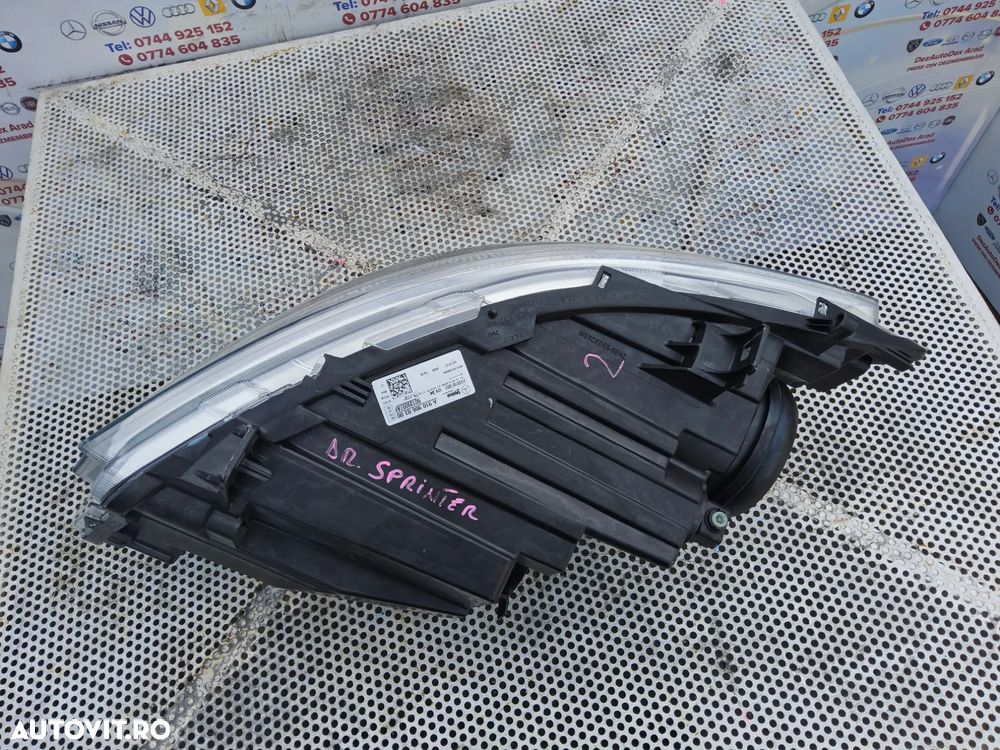 Far dreapta Mercedes Sprinter w907 cod a9109060300 cu 1 ureche rupta - 4