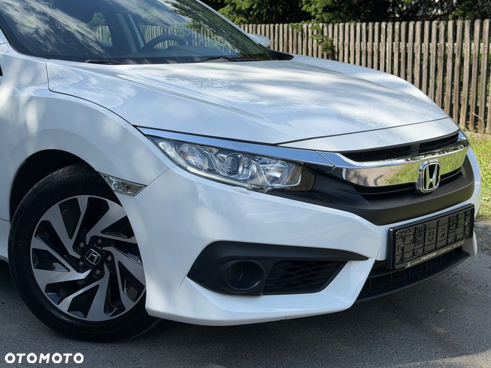 Honda Civic 1.5 i-VTEC Turbo CVT Elegance - 3