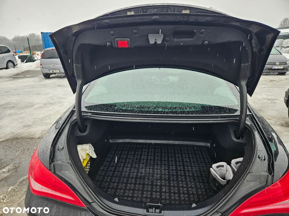 Mercedes-Benz CLA 180 7G-DCT - 10