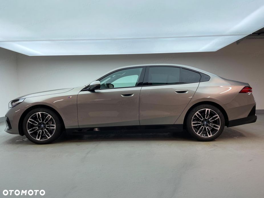 BMW Seria 5 520d mHEV M Sport - 3