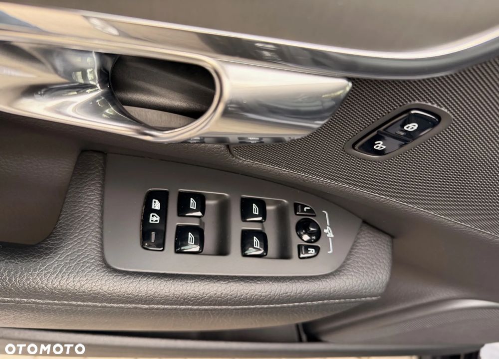 Volvo V90 D3 Geartronic Momentum Pro - 17