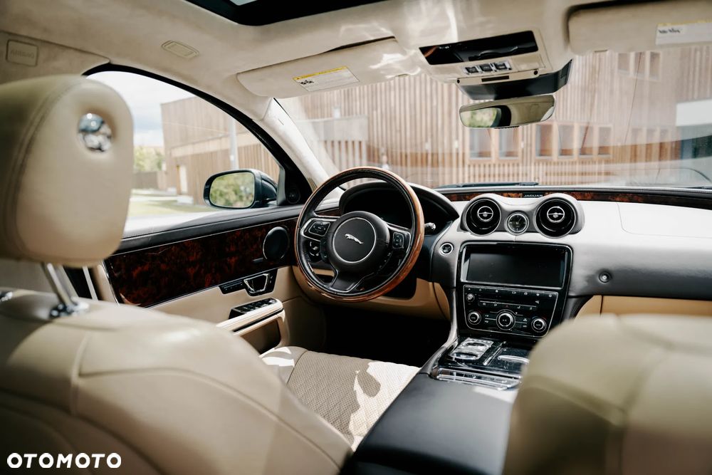 Jaguar XJ 3.0 T LWB AWD Portfolio - 18