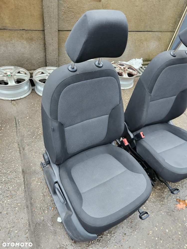 Fotele przednie SKODA YETI 09-13 - 2