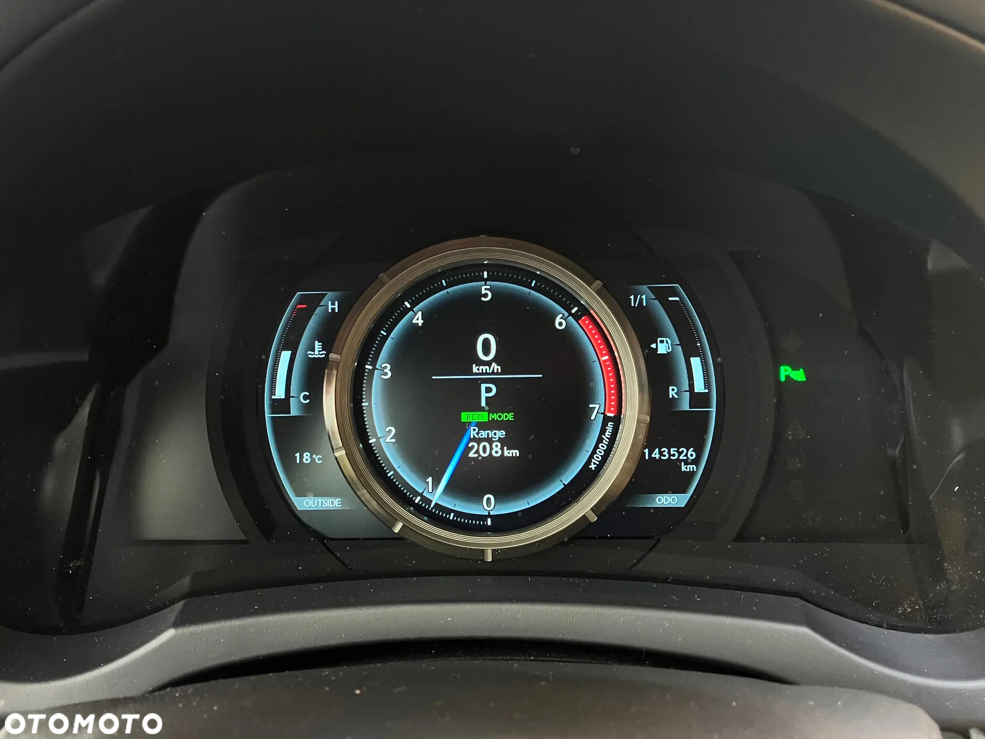 Lexus RC 200t / 300 F Sport - 24