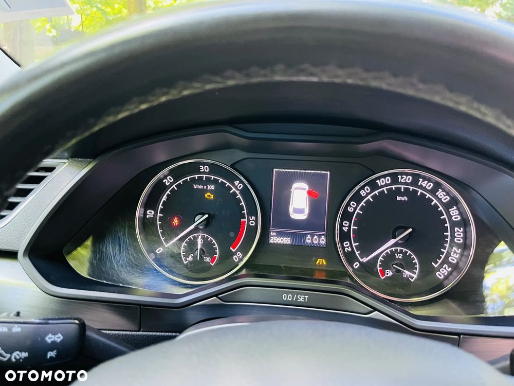 Skoda Superb 2.0 TDI Style - 8