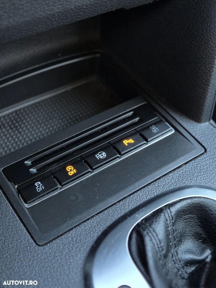 Volkswagen Touran 2.0 TDI DPF BlueMotion Technology DSG MATCH - 10