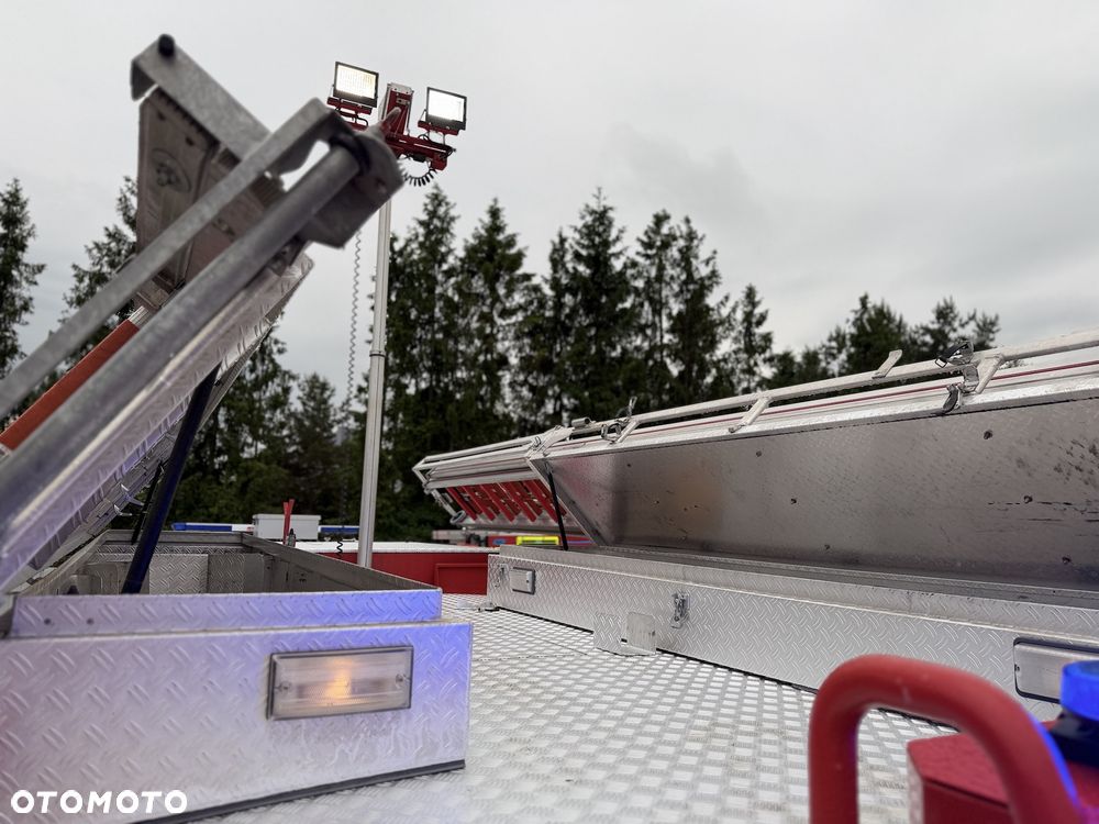 MAN Straż pożarna pojazd pożarniczy wóz strażacki MAN GBA średni terenowy- uterenowiony 4x4 CNBOP 3000l wody reduktor blokada tylnego mostu, maszt oświetleniowy - 31