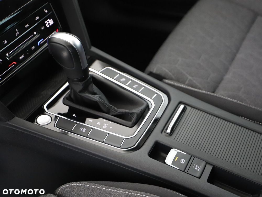 Volkswagen Passat Variant 2.0 TDI 4Mot Elegance DSG - 14