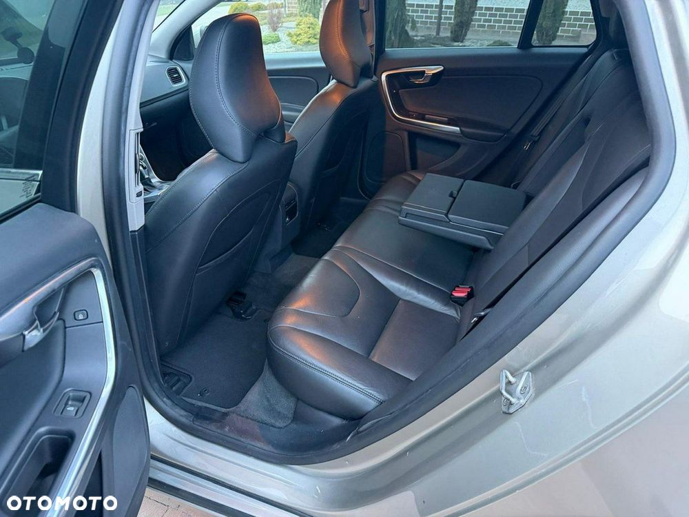 Volvo V60 D3 Momentum - 16