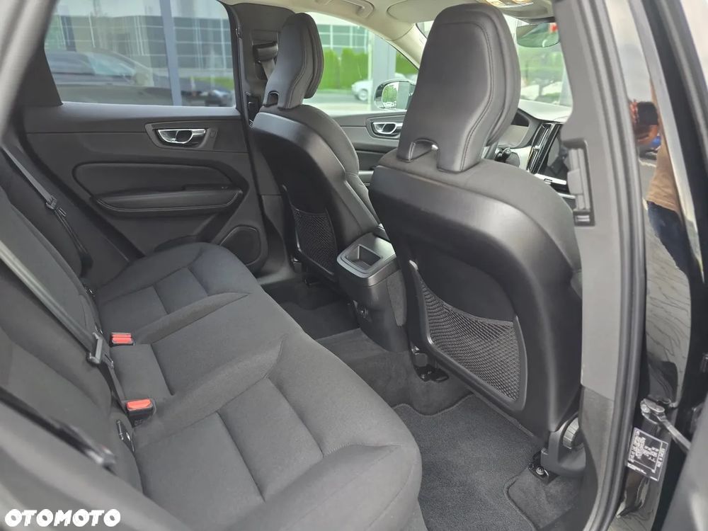 Volvo XC 60 D4 Momentum Pro - 29