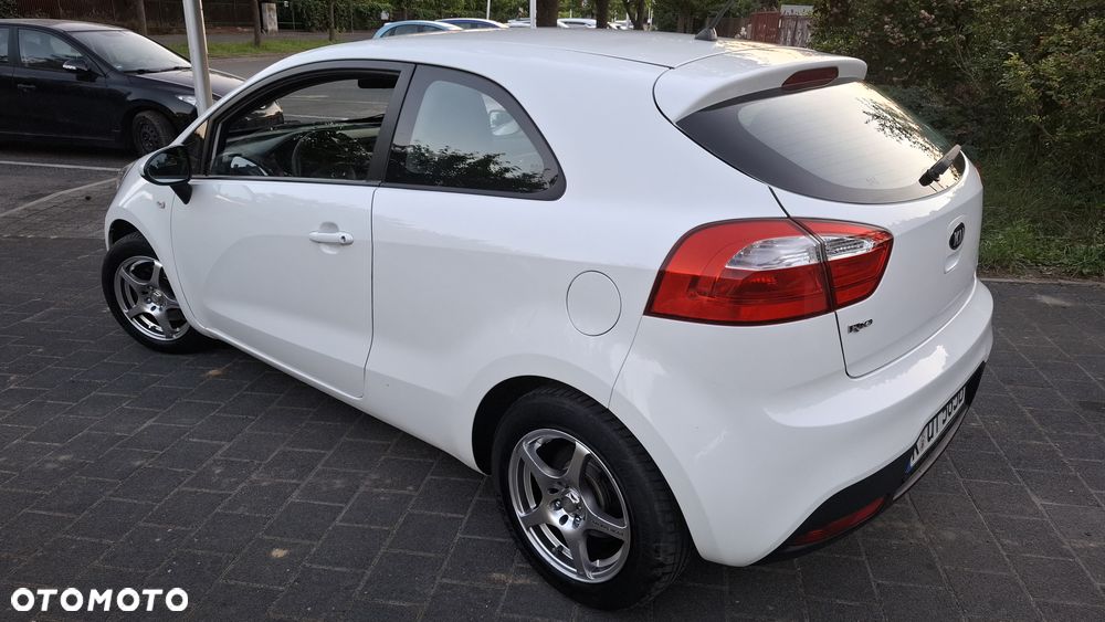 Kia Rio - 10