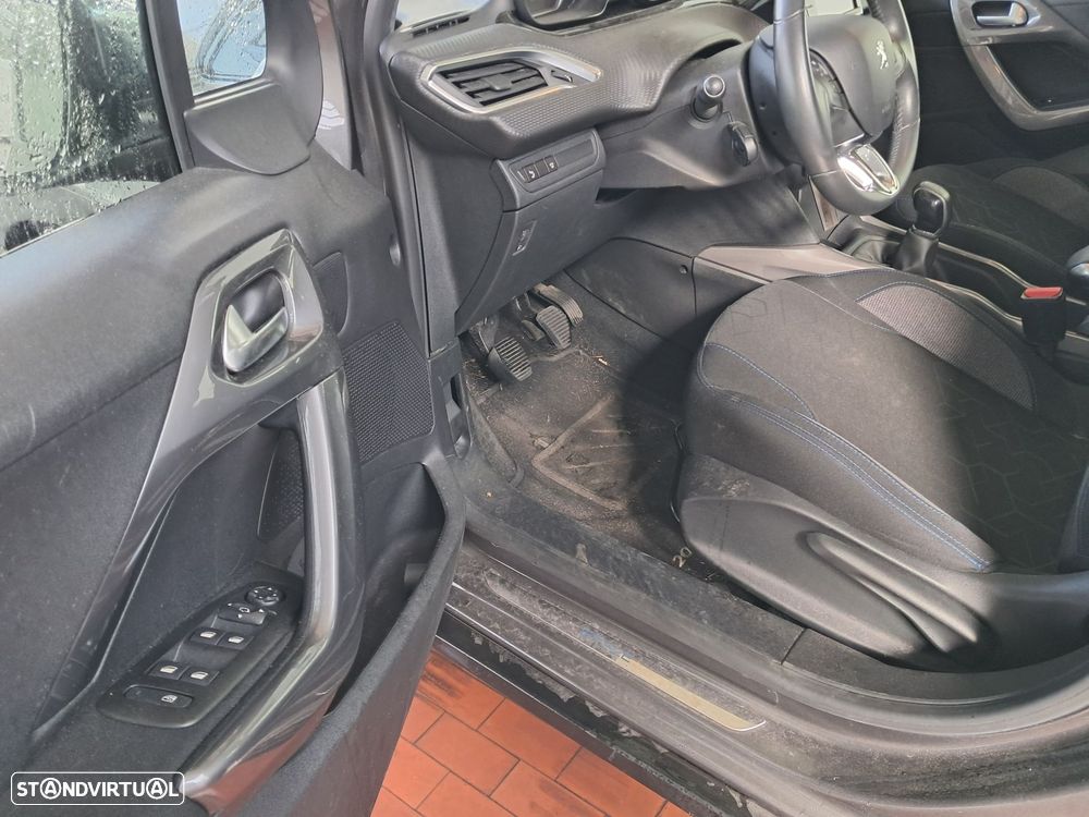 Peugeot 2008 1.2 PureTech Style - 4