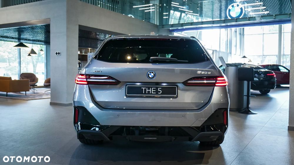 BMW Seria 5 550e xDrive PHEV M Sport - 8