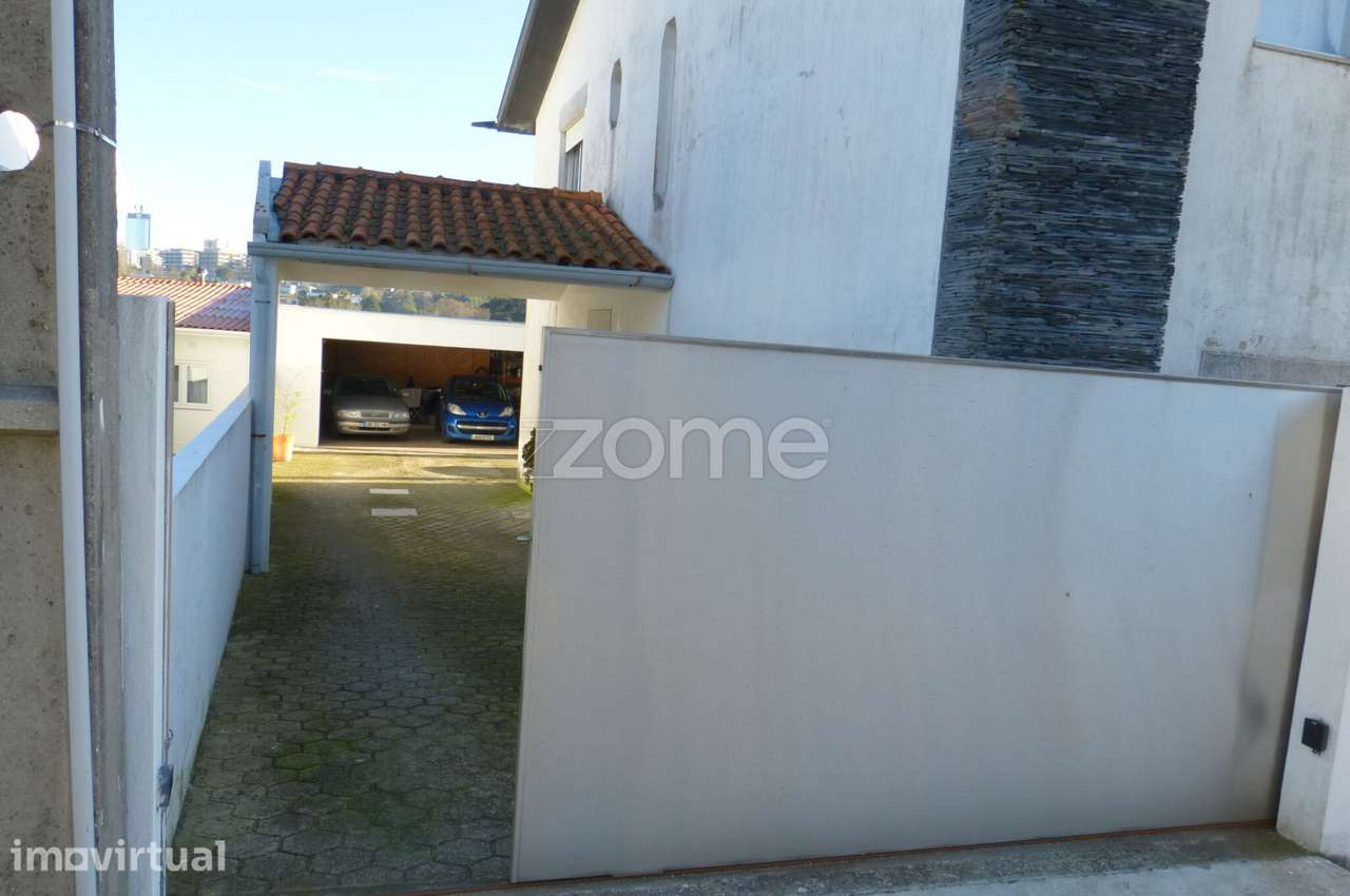 Moradia T4 de dois pisos com logradouro, em Leça do Balio, Matosinhos - Grande imagem: 3/29