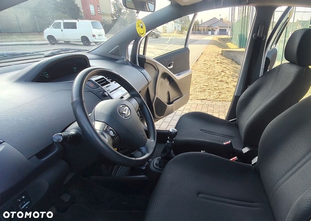 Daihatsu Charade Standard - 17