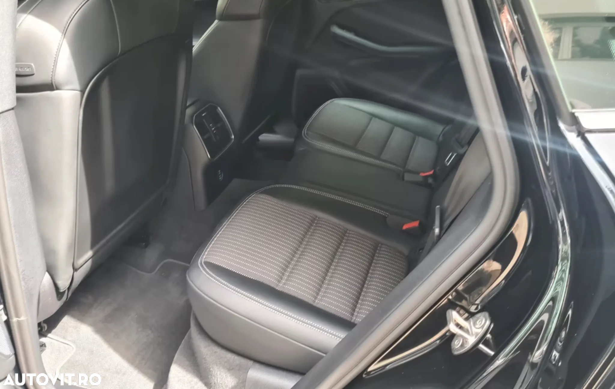 Porsche Macan T - 10