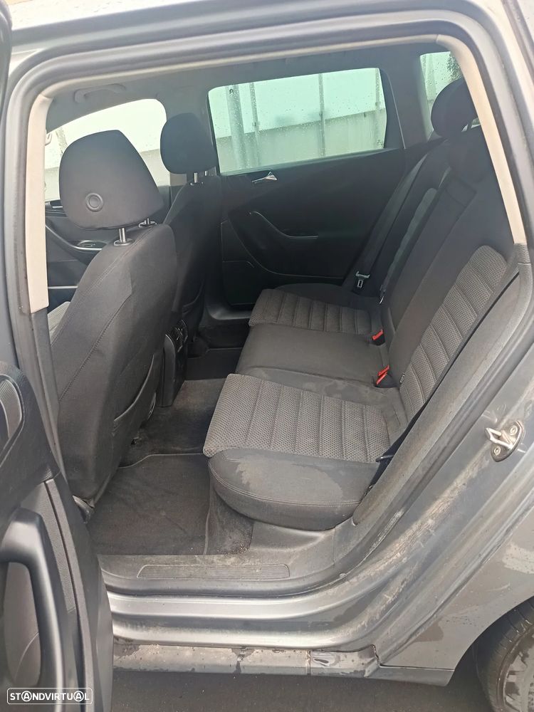 VW Passat Variant 2.0 TDi 4M Confortline - 6