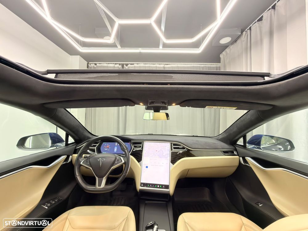 Tesla Model S 90D - 11