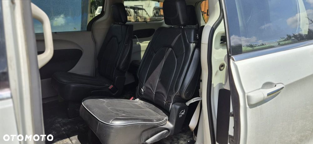 Chrysler Pacifica - 13