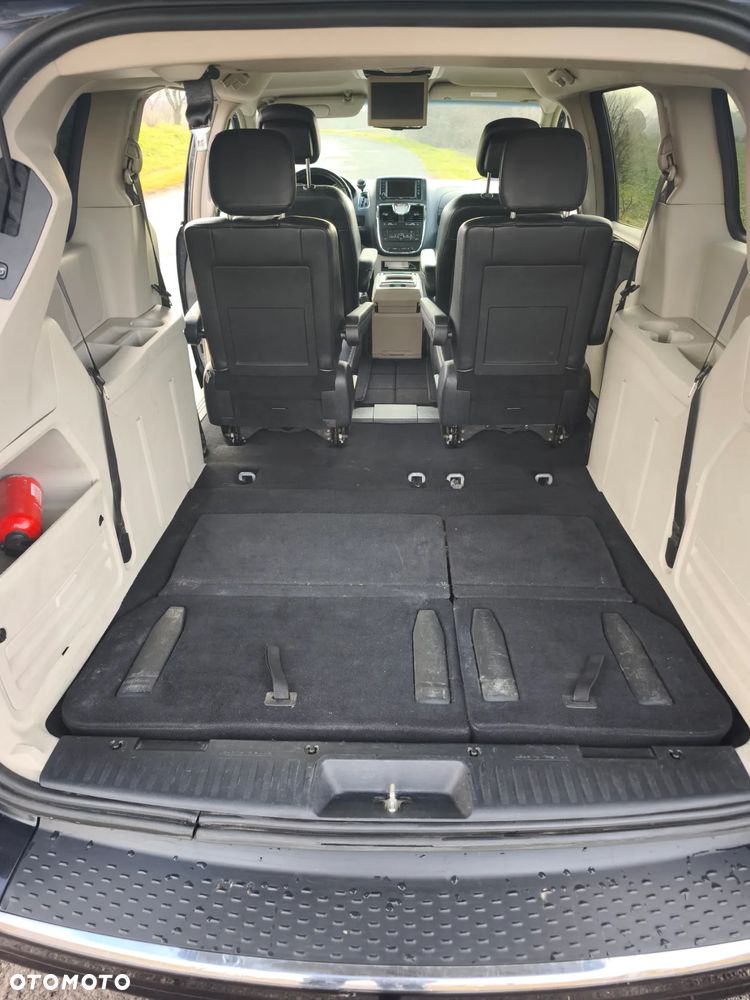 Chrysler Town & Country ver-3-6-limited - 15