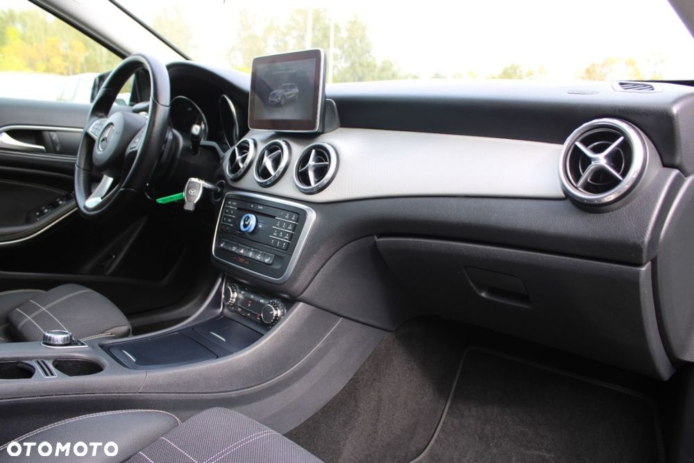 Mercedes-Benz GLA - 34