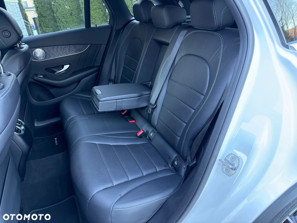Mercedes-Benz GLC 250 4Matic 9G-TRONIC AMG Line - 25