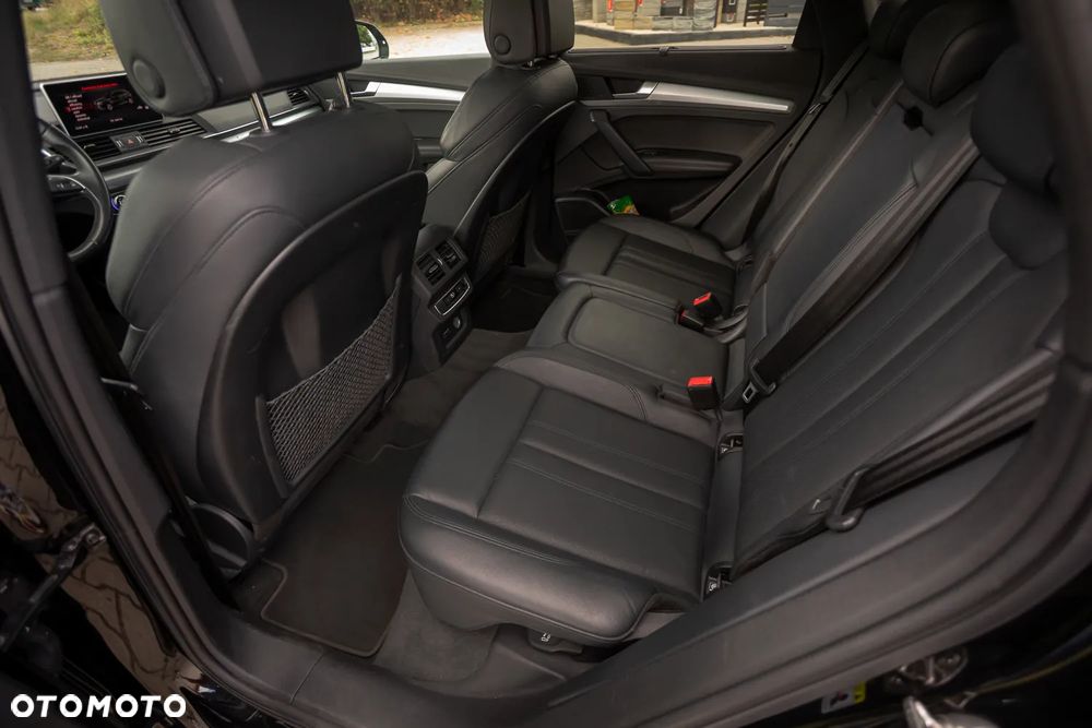 Audi Q5 55 TFSIe quattro S tronic S line business - 32