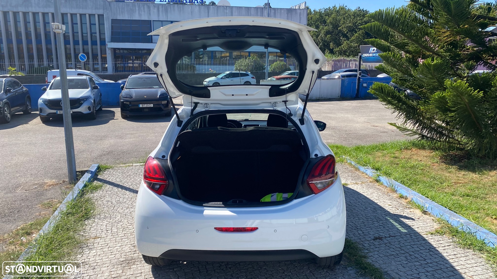 Peugeot 208 1.2 PureTech Allure - 12